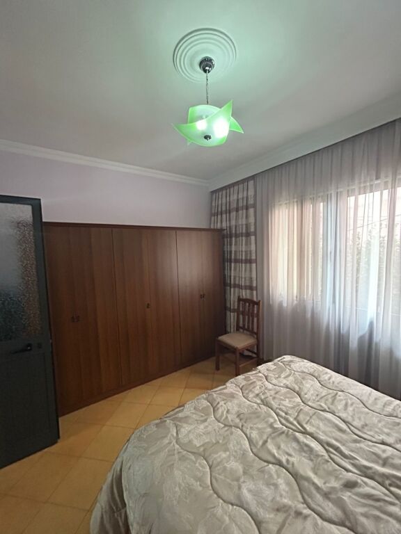 🏠Ne zonen e Ish Frigoriferit jepet me qera kati i II-te i nje vile 2+1,e mobiluar 50,000Leke