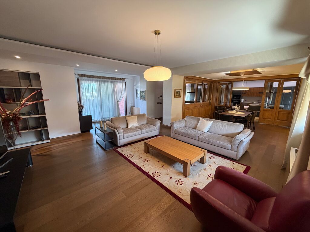 ✨ Elegance, space and comfort near the Zoo! ✨  🏡 Apartment 2+1+2 | 240 m² | 8th floor, top floor  In one of the most sought-after areas of Tirana, the Zoo 💰 Price: 2,200,000 lek