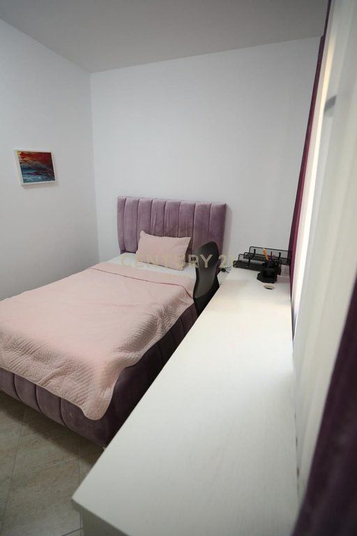 JEPET ME QIRA APARTAMENT 2+1+PARKIM TE KODRA E DIELLIT! 800 € /Muaj
