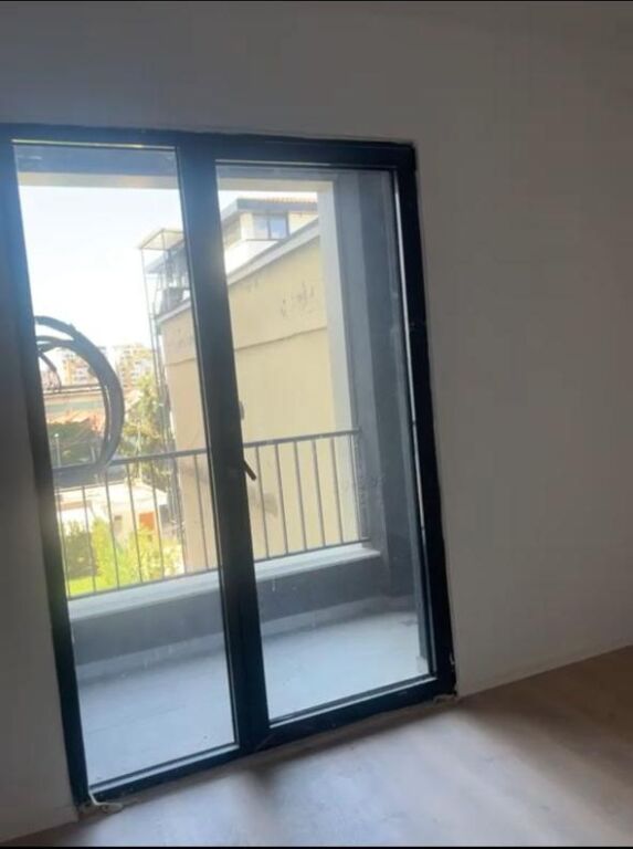 Apartament 1+1 me Qera në Rrugën "Jordan Misja", Tiranë (50,000 ALL/ muaj)