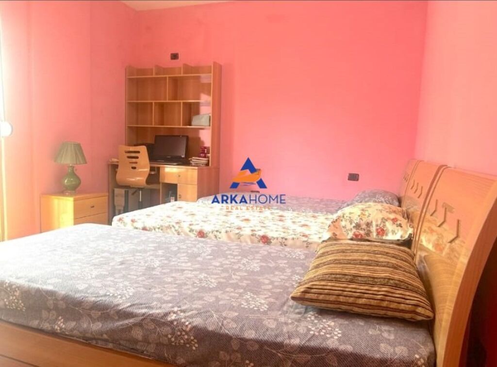 JEPET APARTAMENT ME QERA 2+1 +BALLKON "RRUGA JORDAN MISJA" 45.000 LEKE