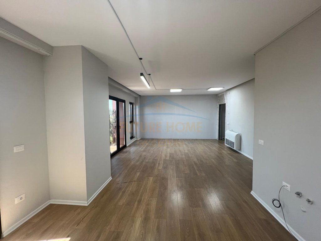Rent, Business Premises, Kavaja Street, Tirana.