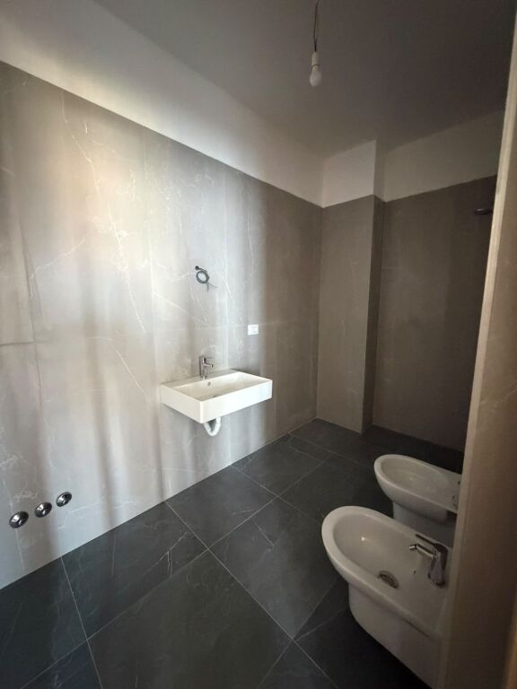 Affitto | Apartament 1 + 1 | Rruga 5 Maji | 400 €/mese