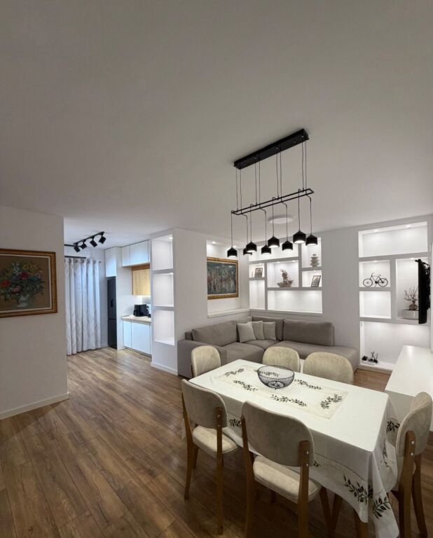 Jepet me qera Apartamenti 2+1 , Astir tek rrethi 600 mije leke te vjetra