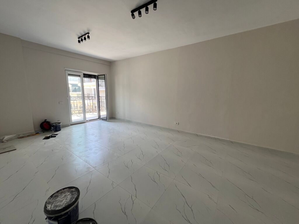 Qera, Apartament 2+1+2 Porta Tirana e Re, Sauk