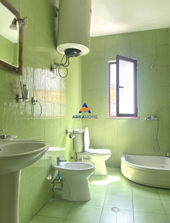 JEPET APARTAMENT ME QERA 2+1 +BALLKON "RRUGA JORDAN MISJA" 45.000 LEKE