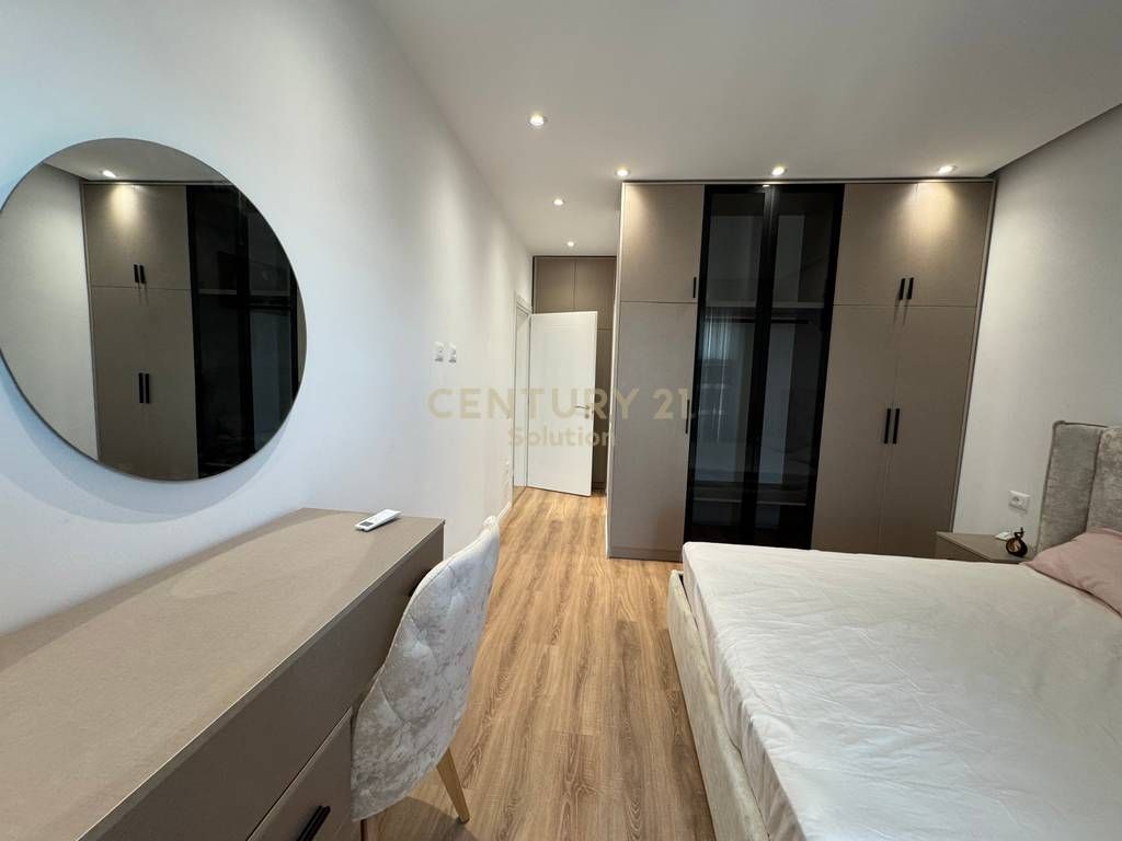 SHESIM 2+1PRANE BULEVARDIT TE RI 240,000 €