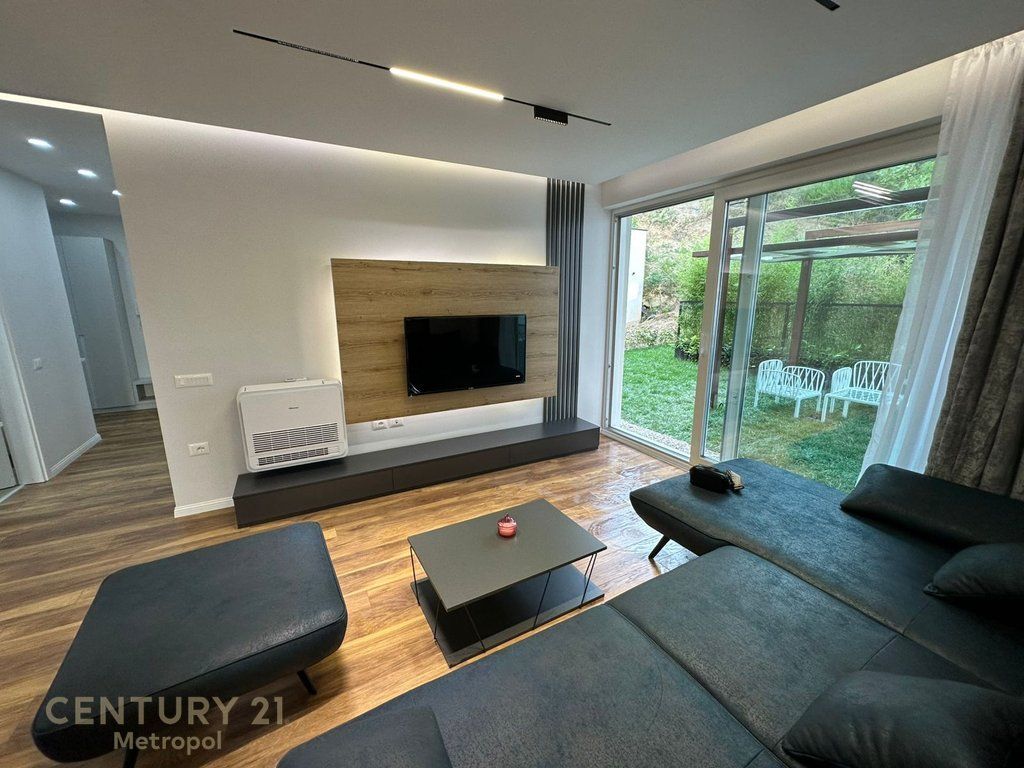 Modern 2+1+2 Apartment with Parking Space – FZ Complex, Liqeni i Thatë!