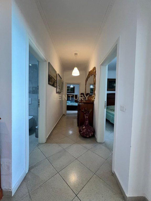 Jepet me Qera Apartament 3+1+2 me Pamje Deti, Golem!