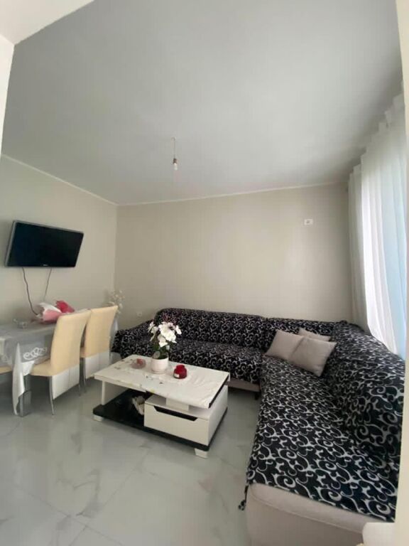 Shitet apartamenti 1+1