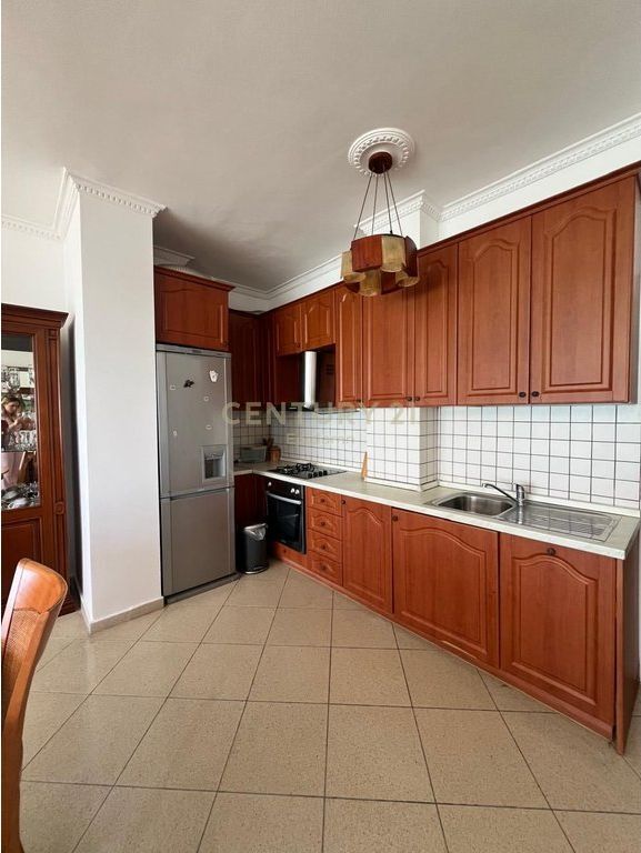 Jepet me Qera Apartament 3+1+2 me Pamje Deti, Golem!