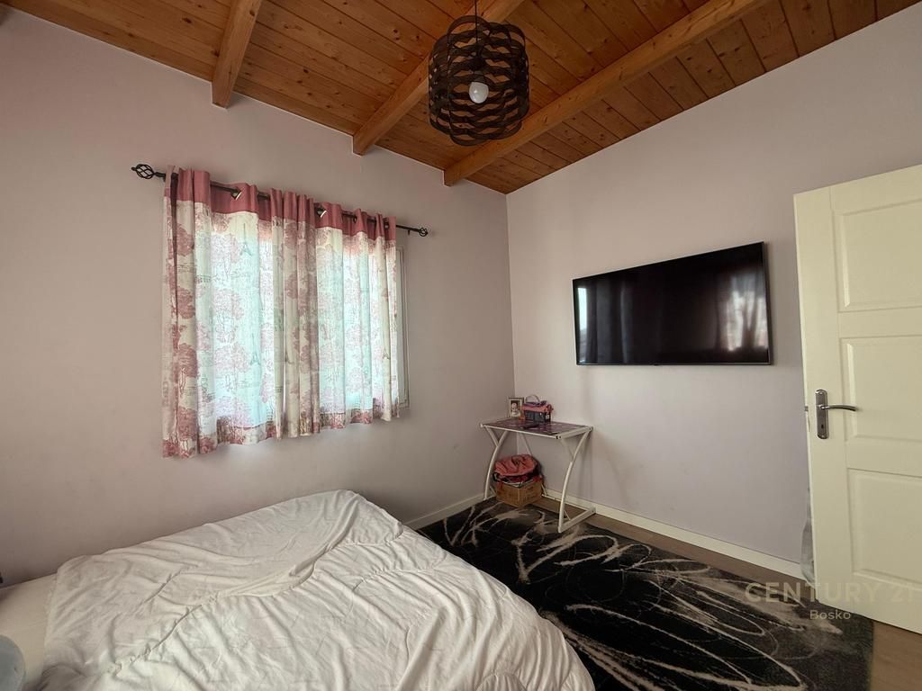 JEPET ME QIRA SUPER APARTAMENT 3+1 ME VERANDE PRANE SHKOLLES E KUQE