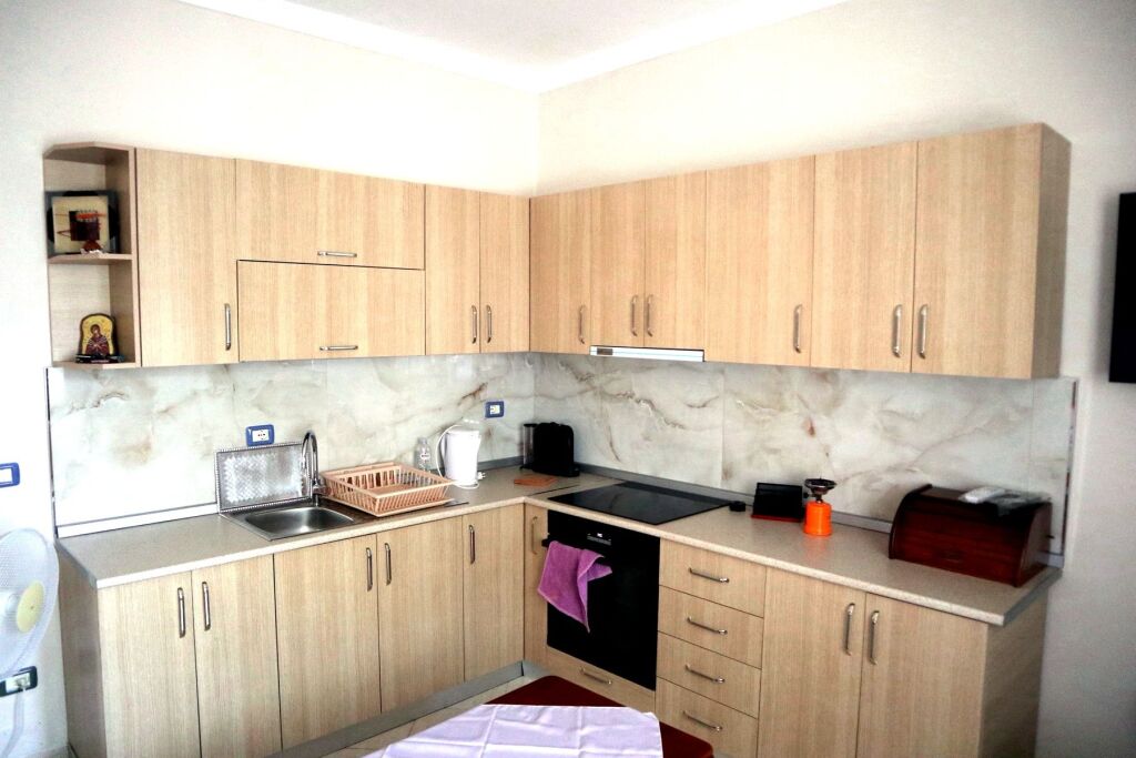 In affitto: una casa indipendente di 50 mq nel centro di Vlorë,