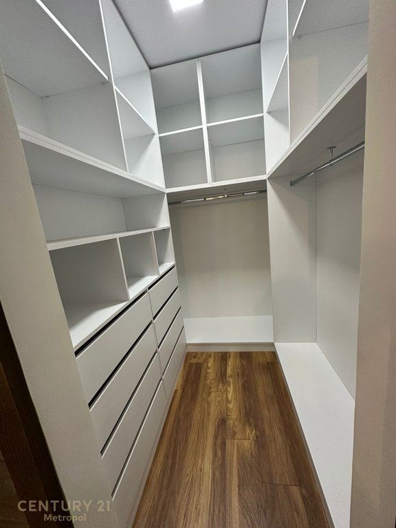 Modern 2+1+2 Apartment with Parking Space – FZ Complex, Liqeni i Thatë!