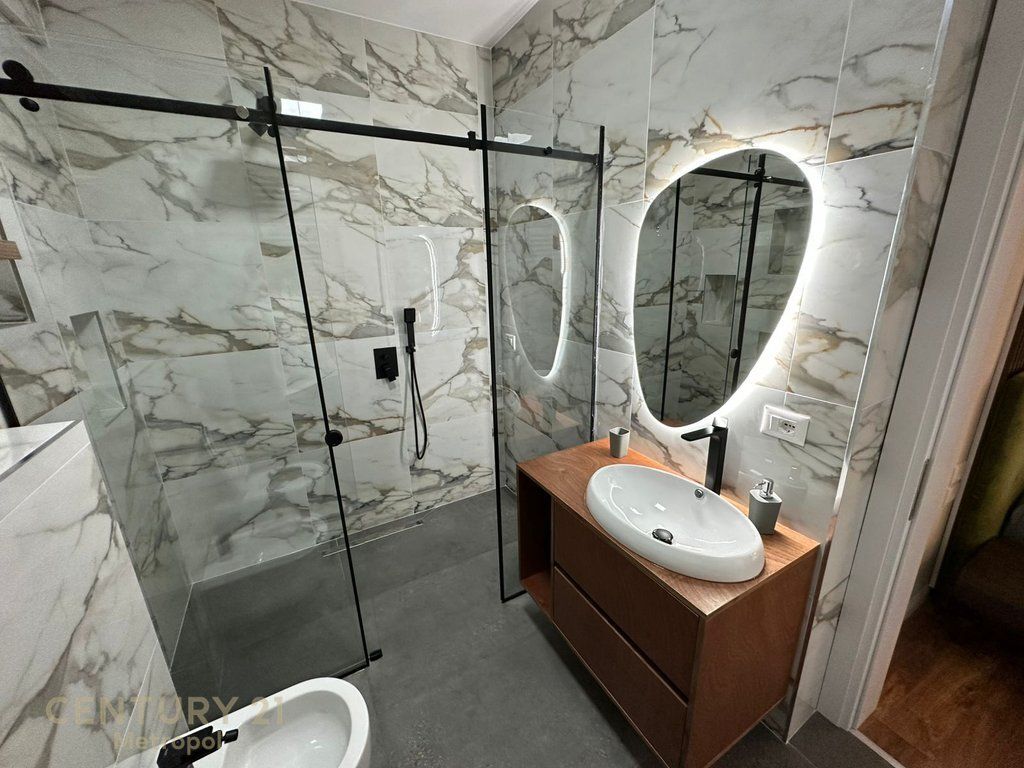 Modern 2+1+2 Apartment with Parking Space – FZ Complex, Liqeni i Thatë!