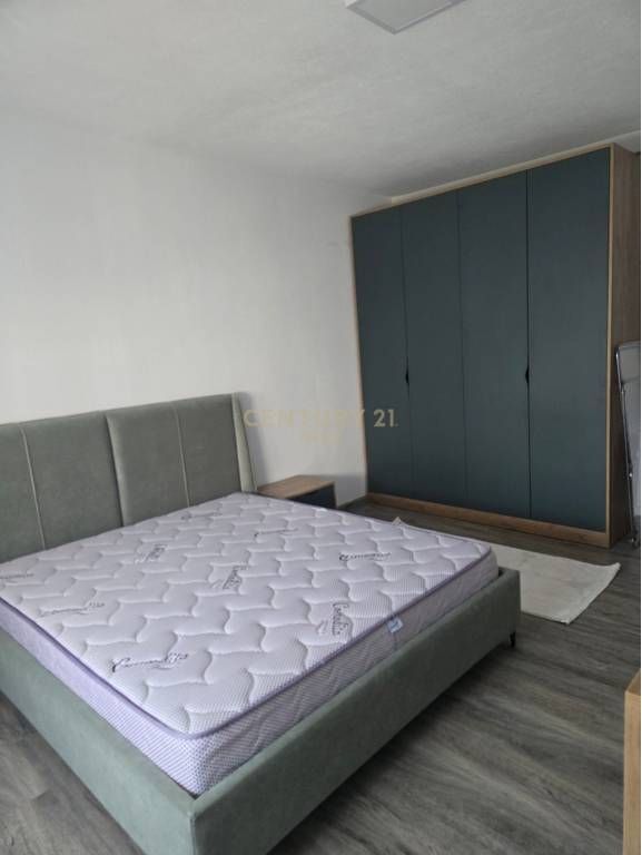 Apartment 3+1 me qira te ish Parku