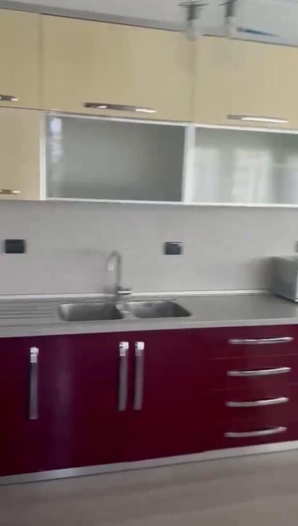Qera | Apartament 3 + 1 | Rruga e Kavajës | 1200 €/muaj
