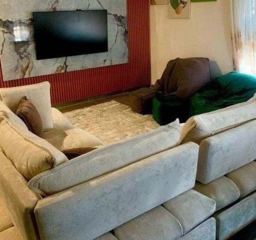 APARTAMENT 3+1 100,000 LEKE RRUGA 5 MAJ