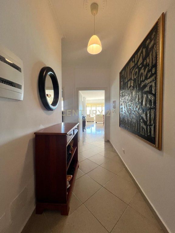 Jepet me Qera Apartament 3+1+2 me Pamje Deti, Golem!