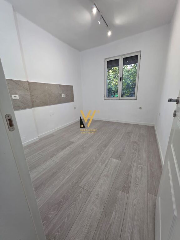 OFFICE 115 M2 FOR RENT AT 21 DECEMBER 800 EURO