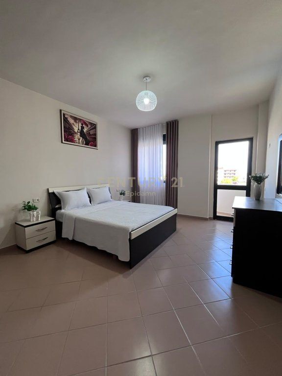 Shitet Apartament 2+1+2 në Plazh, Rrota e Kuqe