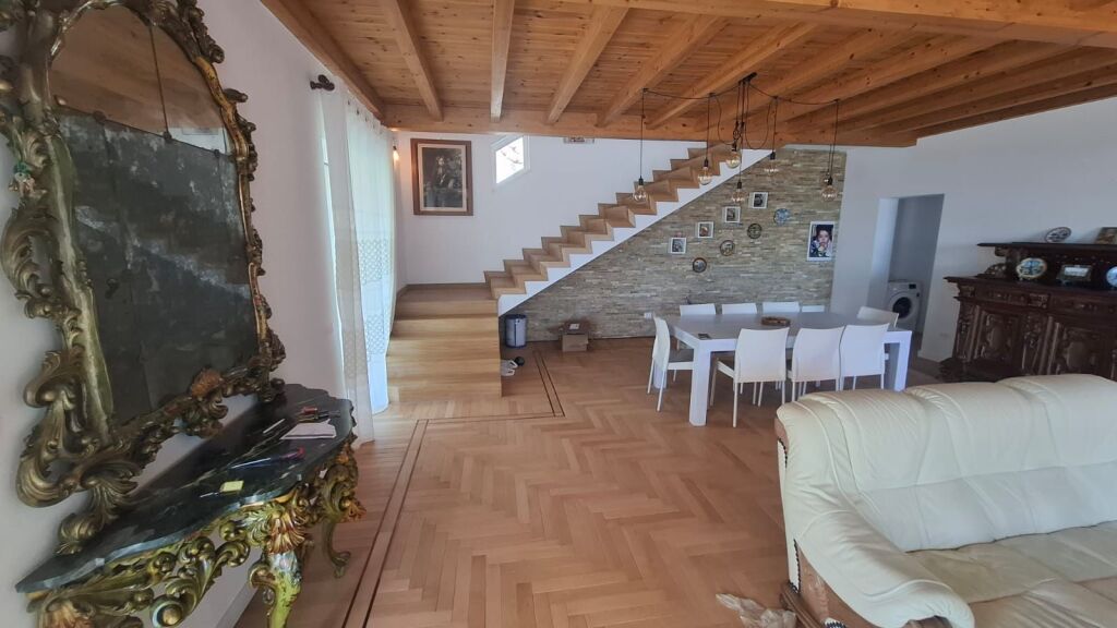 Villa &amp; Land for sale in Dajt
