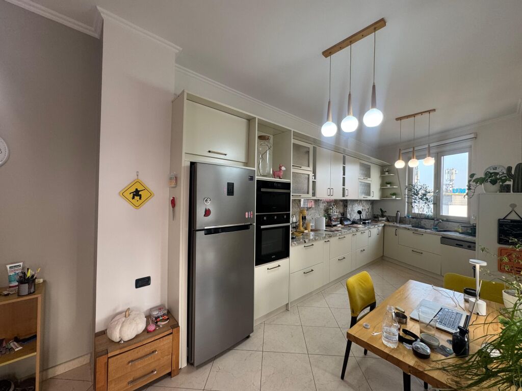 Super apartament per qira
