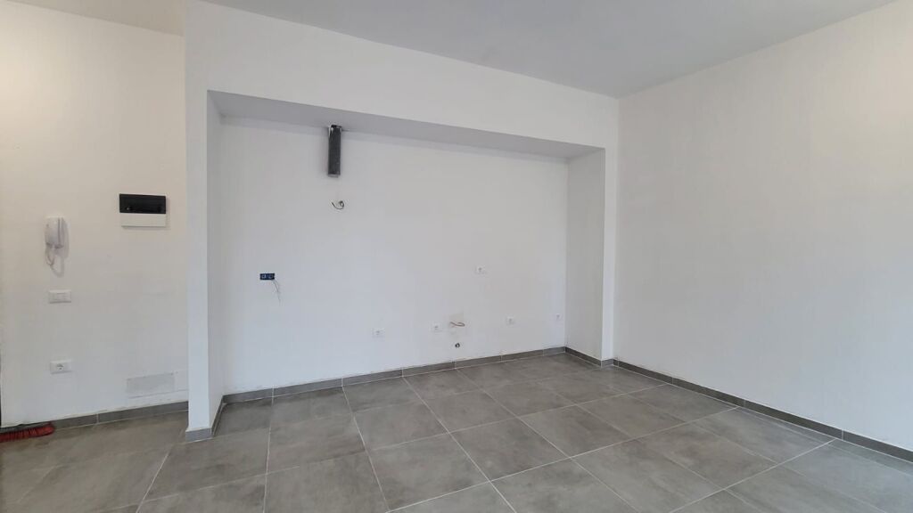 OFFICE FOR RENT 56 M2 21 DECEMBER 65,000 LEKE