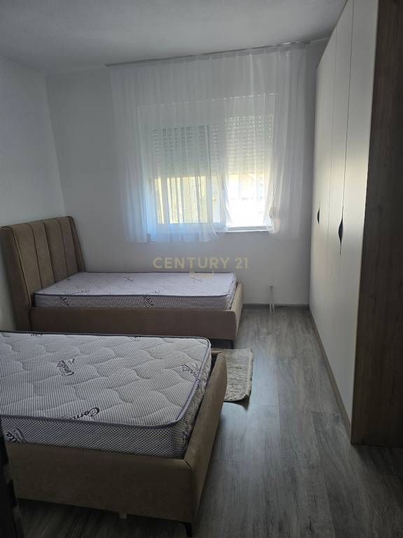 Apartment 3+1 me qira te ish Parku