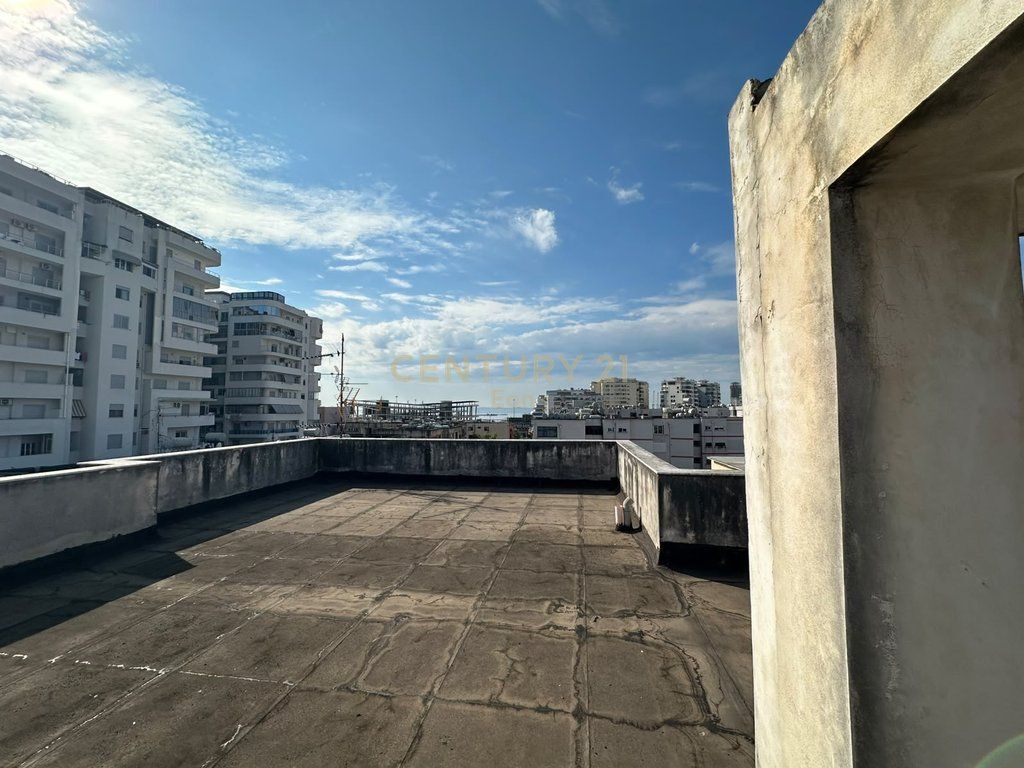 SHESIM APARTAMENT 2+1+2 DHE KUZHINE TE VECUAR NE QENDER TE DURRESIT, PRANE STACIONIT TE TRENIT !