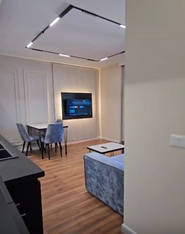 Apartment 1+1 at Komuna e Parisit!