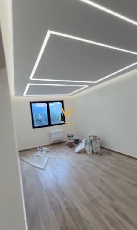 BUSINESS PREMISES 90 M2 FOR RENT AT THE ELECTRIC MARKET 120,000 LEKE