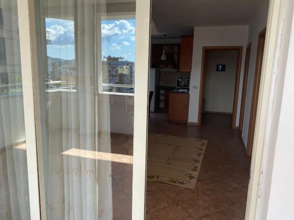 Apartament 1+1 me qira tek Pazari i Ri