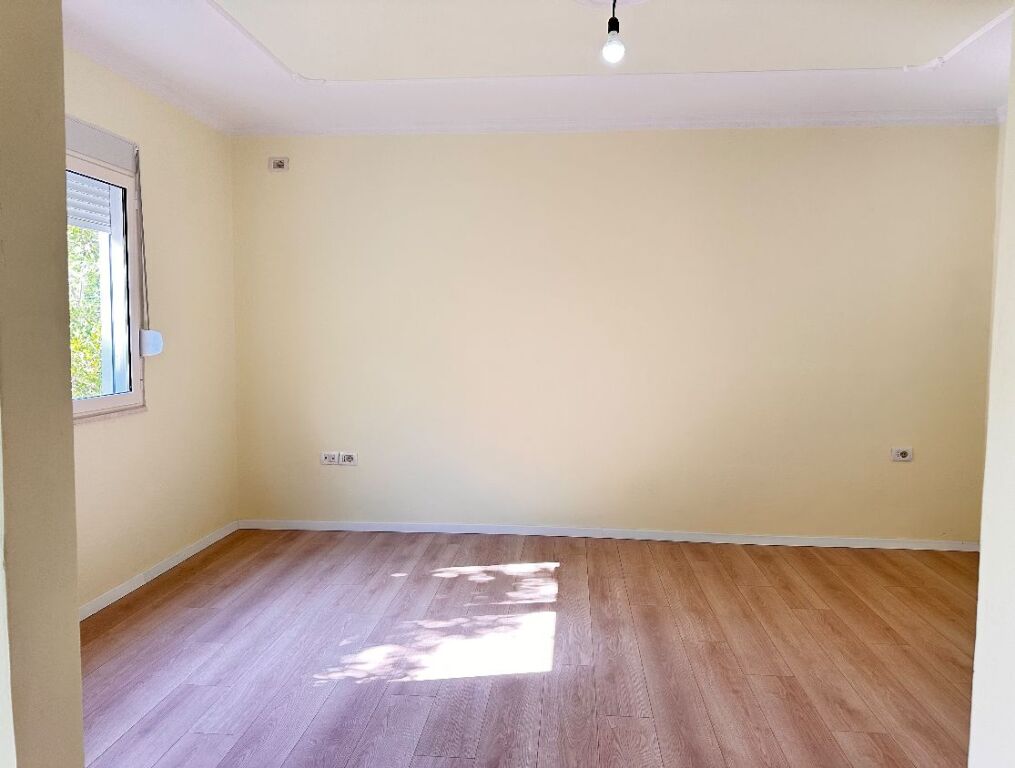 🏡 **Apartament 1+1 për Shitje – Rruga Irfan Tomini**  