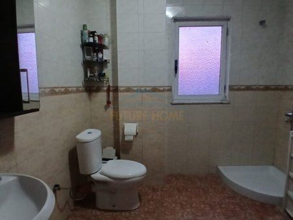 Shitet , Apartament 2+1 , Komuna e Parisit , Tirane