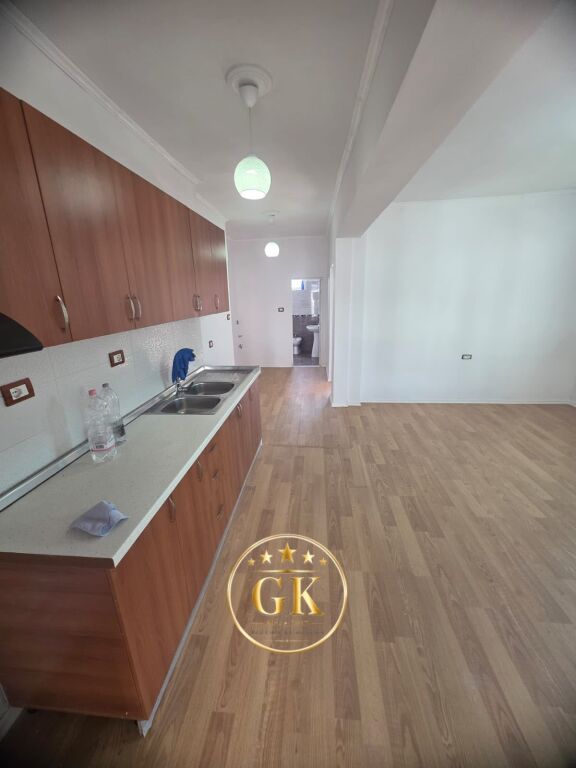 SHITET APARTAMENT 2+1 PRAN GJIMNAZIT NAIM FRASHERI DURRES
