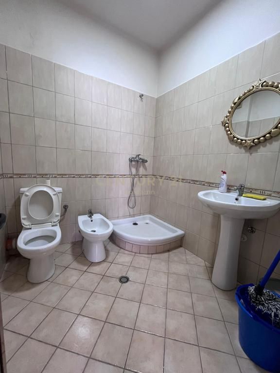 Shitet Apartament 2+1+2 në Plazh, Rrota e Kuqe