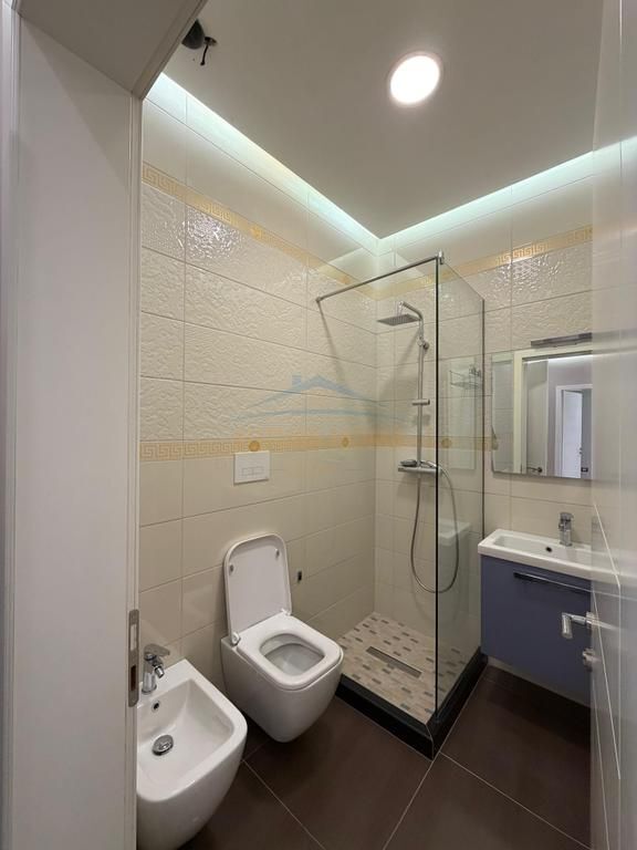 Qera , Penthouse , Liqeni i thate , Tirane