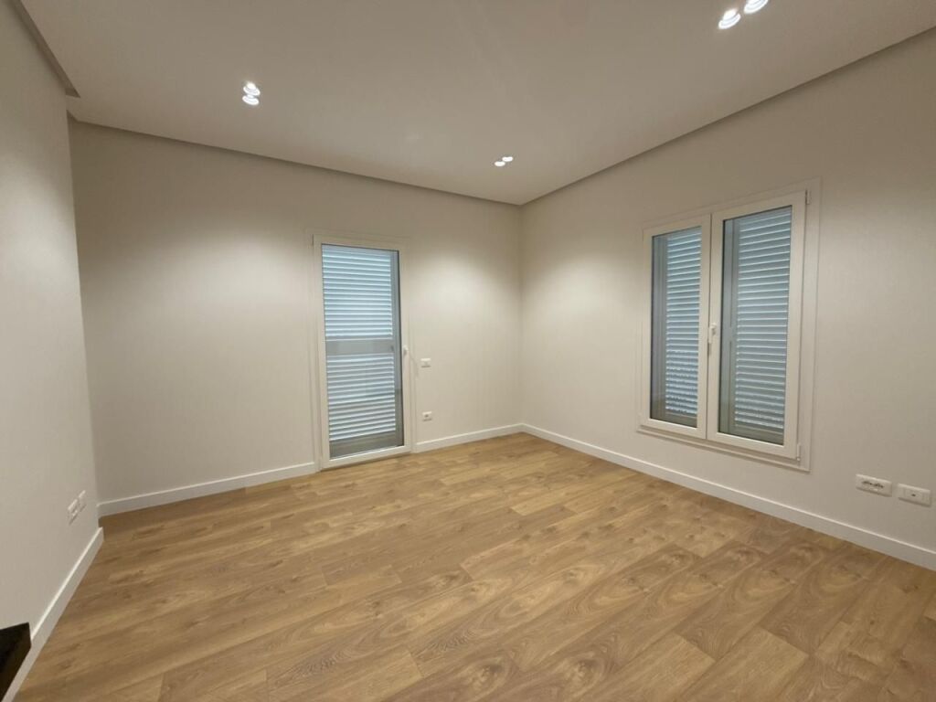 Qera | Vilë 8 + 1 | Rruga e Elbasanit | 9000 €/muaj