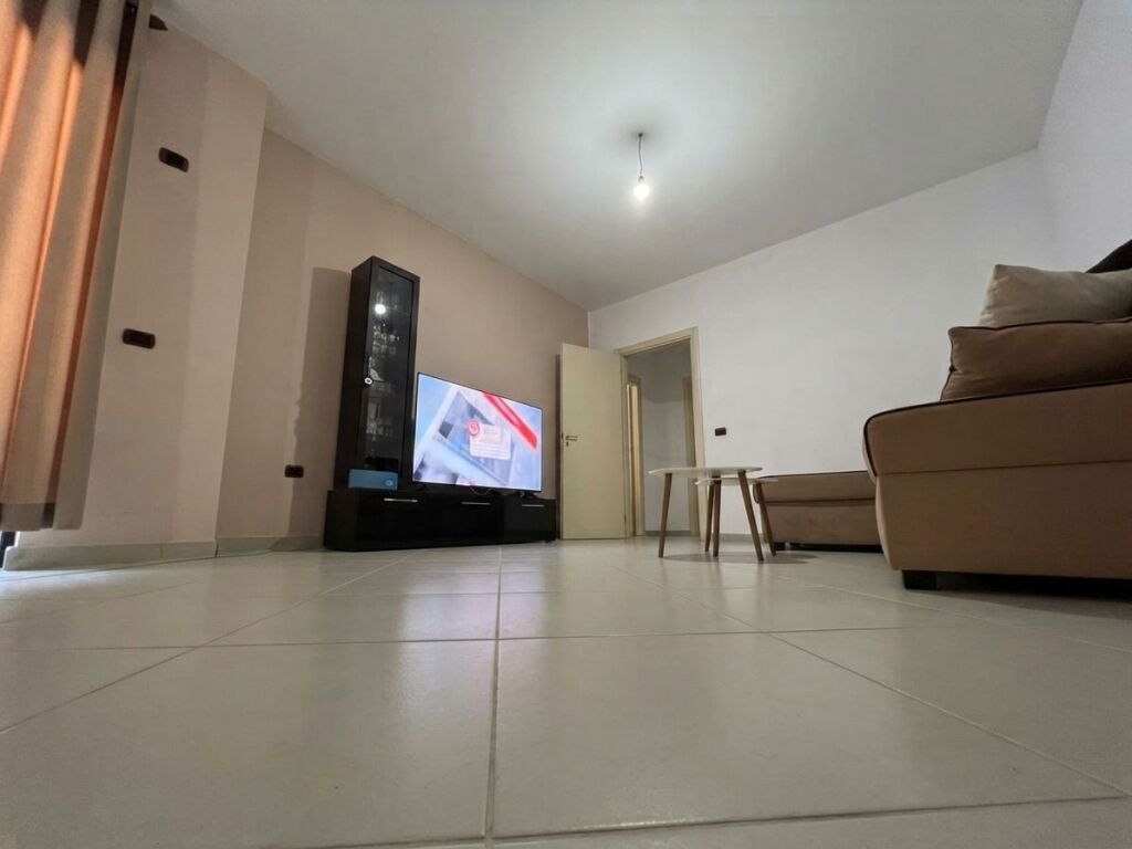 Shitet, Apartament 1+1 , Unaza e Re, Tirane .