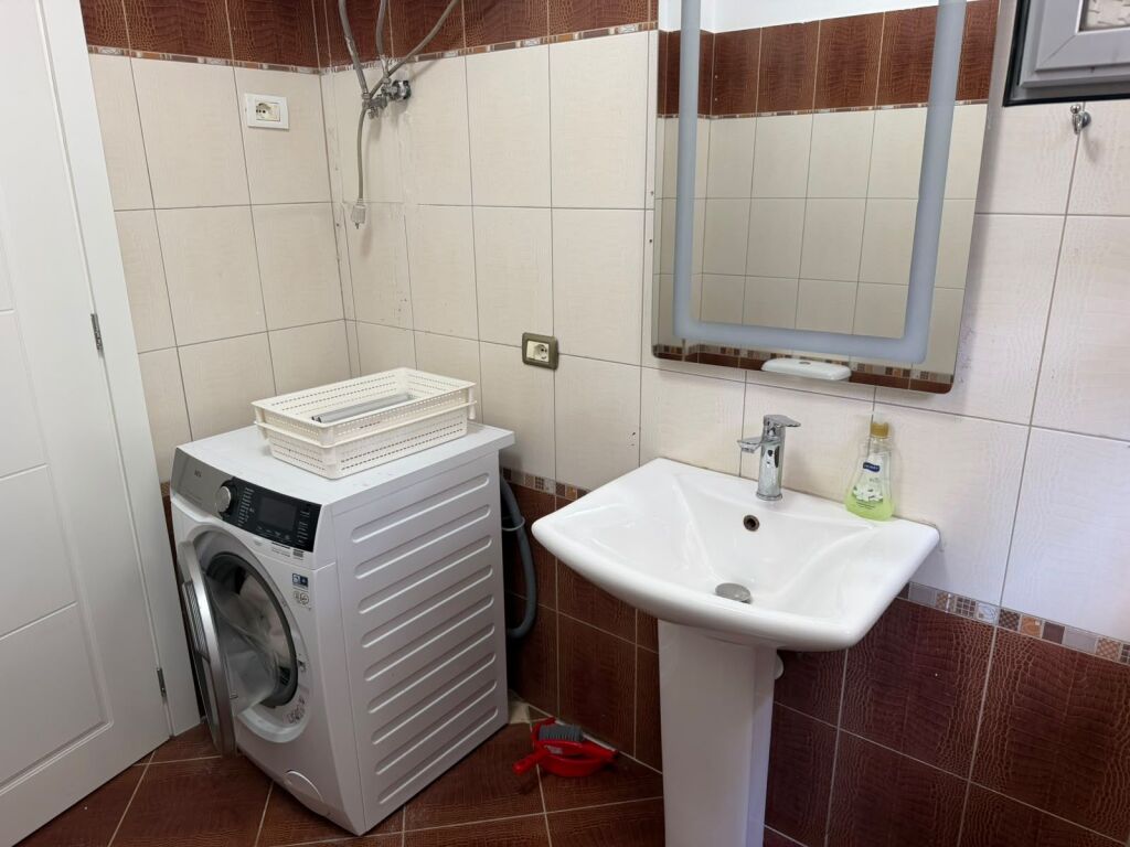 Affitto | Apartament 2 + 1 | Rruga Bektash Berberi | 600 €/mese