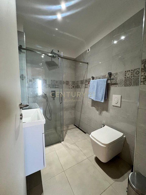 Jepet me Qera Apartament 3+1+2 me Pamje Deti, Golem!