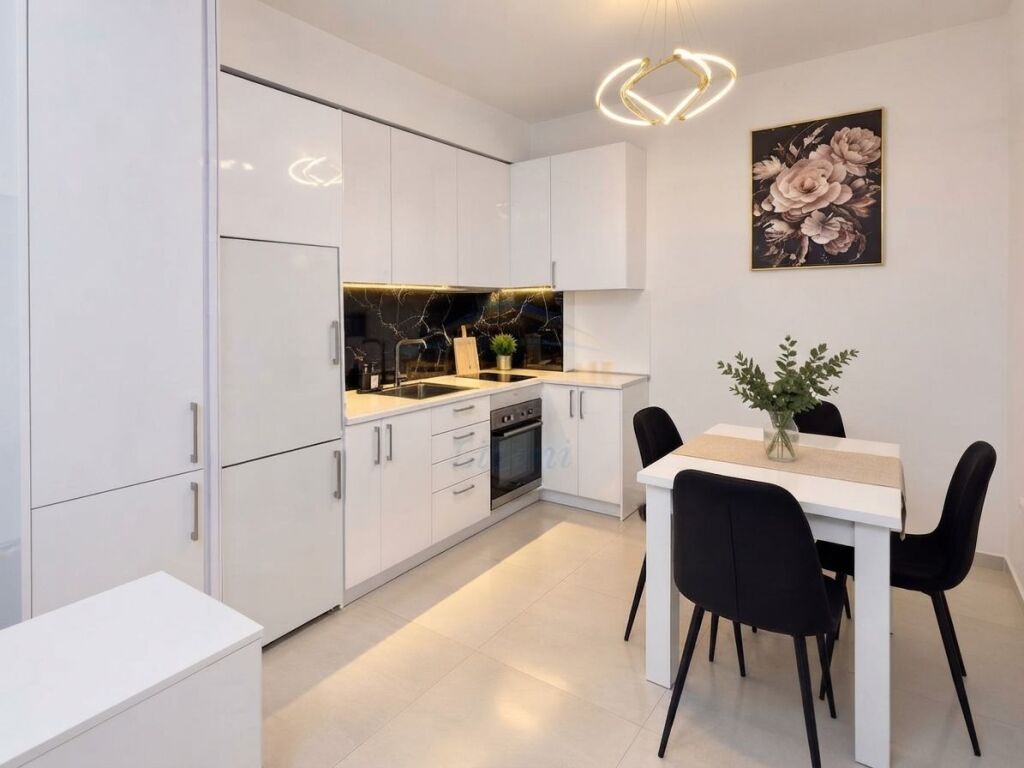 Shitet 2+1 i ndare ne 2 apartamente 1+1 , Kopshti Botanik , Tirane