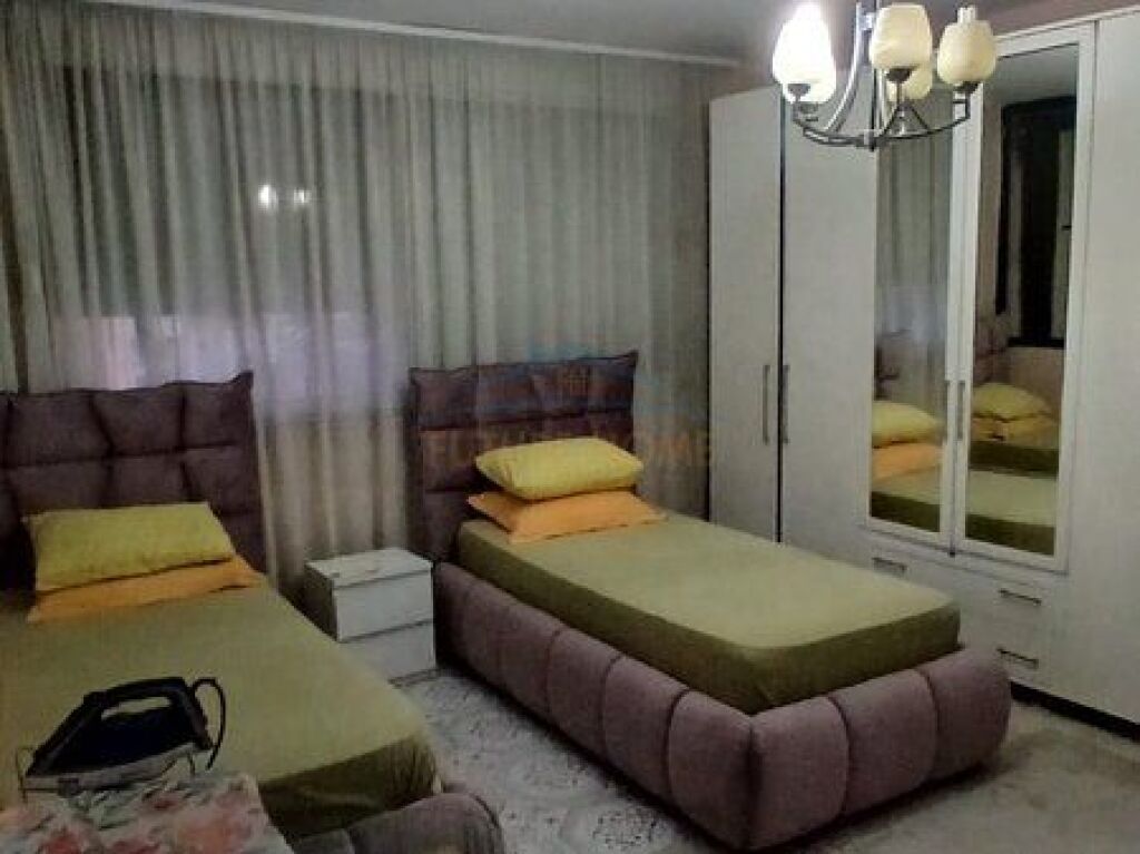 Shitet , Apartament 2+1 , Komuna e Parisit , Tirane