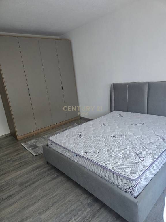 Apartment 3+1 me qira te ish Parku