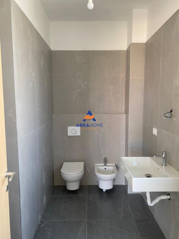 AFFITTASI APPARTAMENTO 2+1+BALCONE "5 MAGGIO" 55.000 LEKE