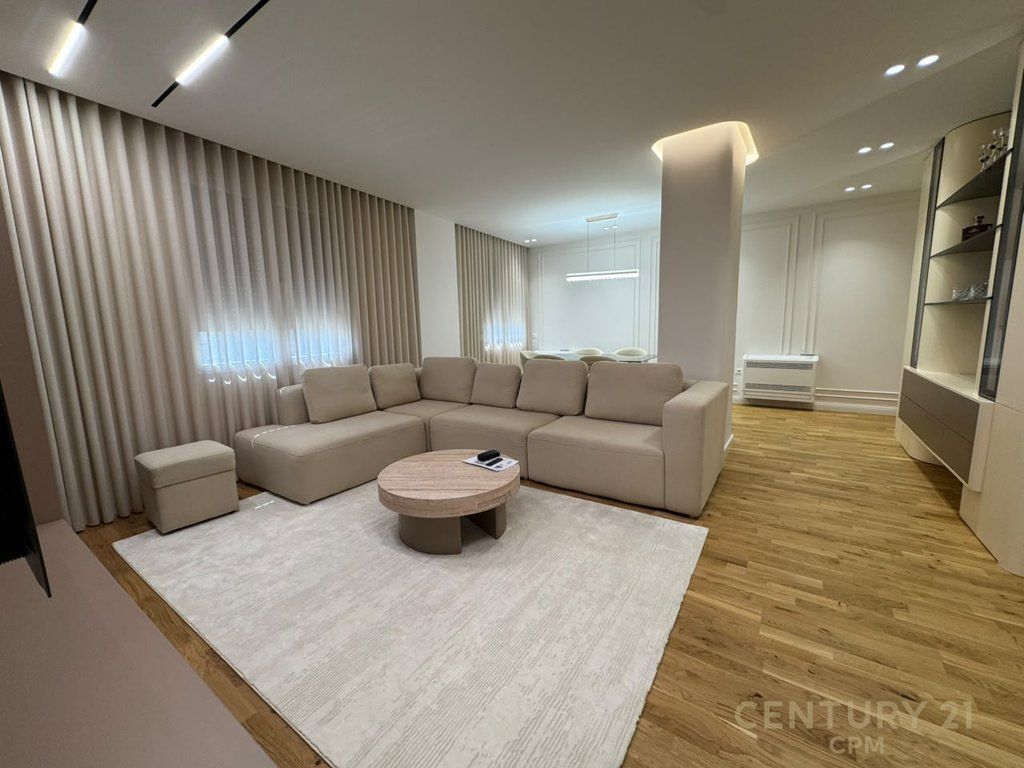 Apartament 2+1 + post parkimi ne shitje, ish profarma, Bulevardi Bajram Curri!