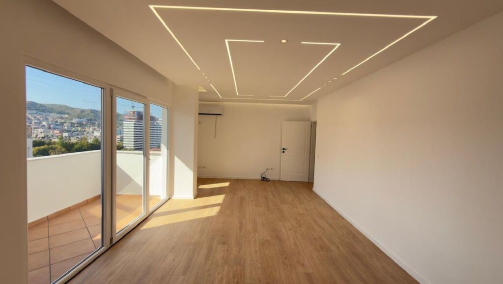 Apartament ne Shitje 2+1 prane 21 Dhjetorit