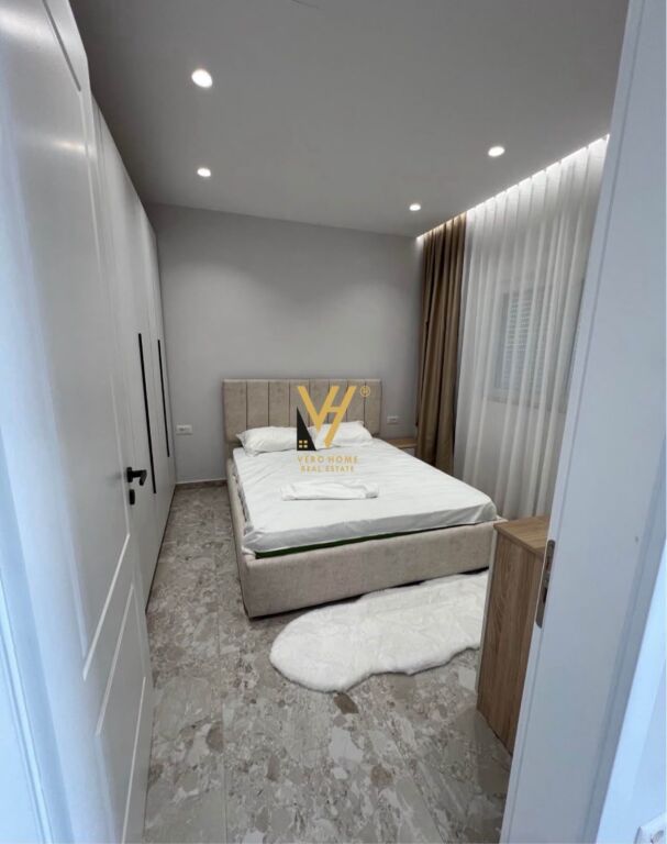 JEPET SHTEPI PRIVATE 2+1+BLK ME QERA NE SAUK 60.000 LEKE
