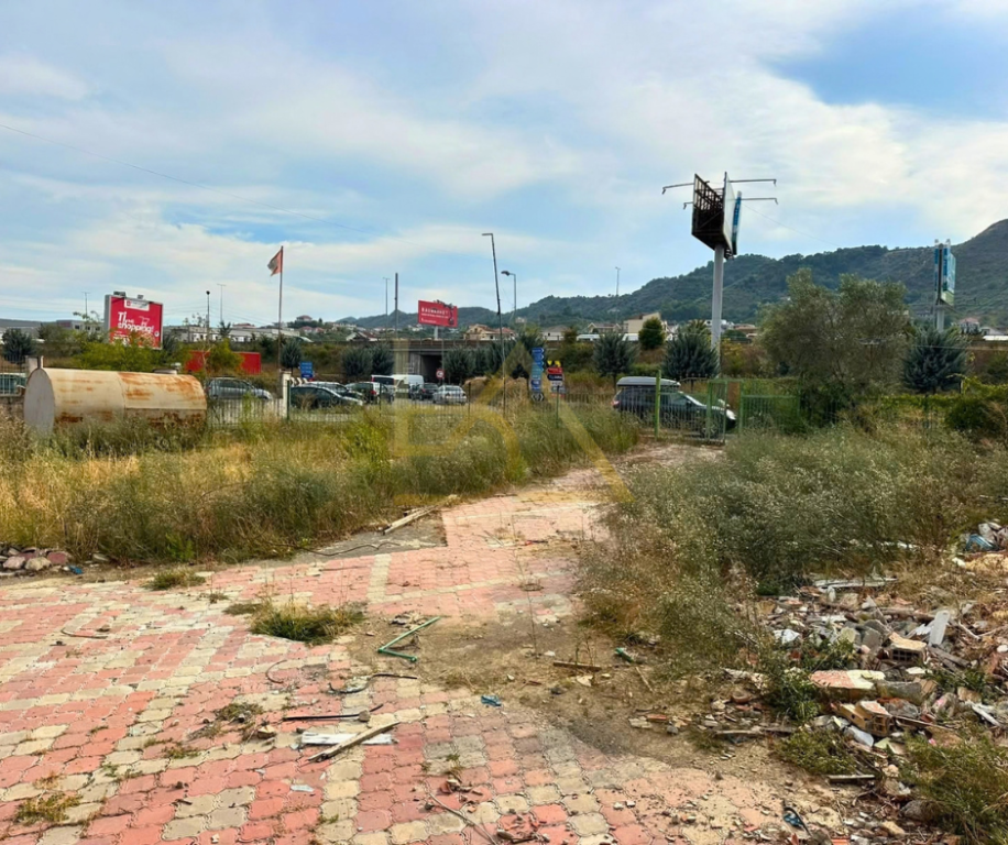 OGGETTO + TERRENO IN AFFITTO – VORË, TIRANA